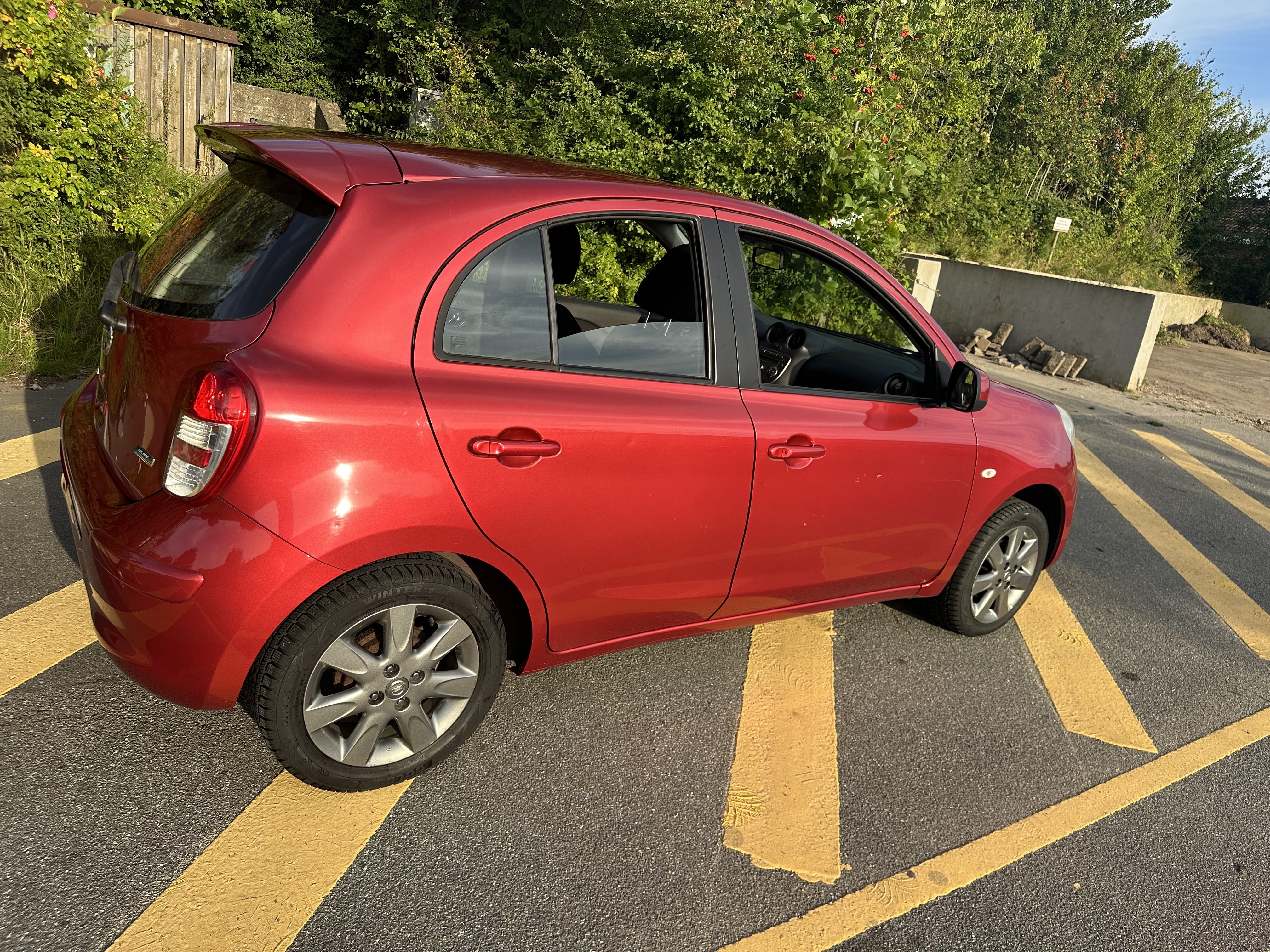 Rød Nissan Micra fra 2012