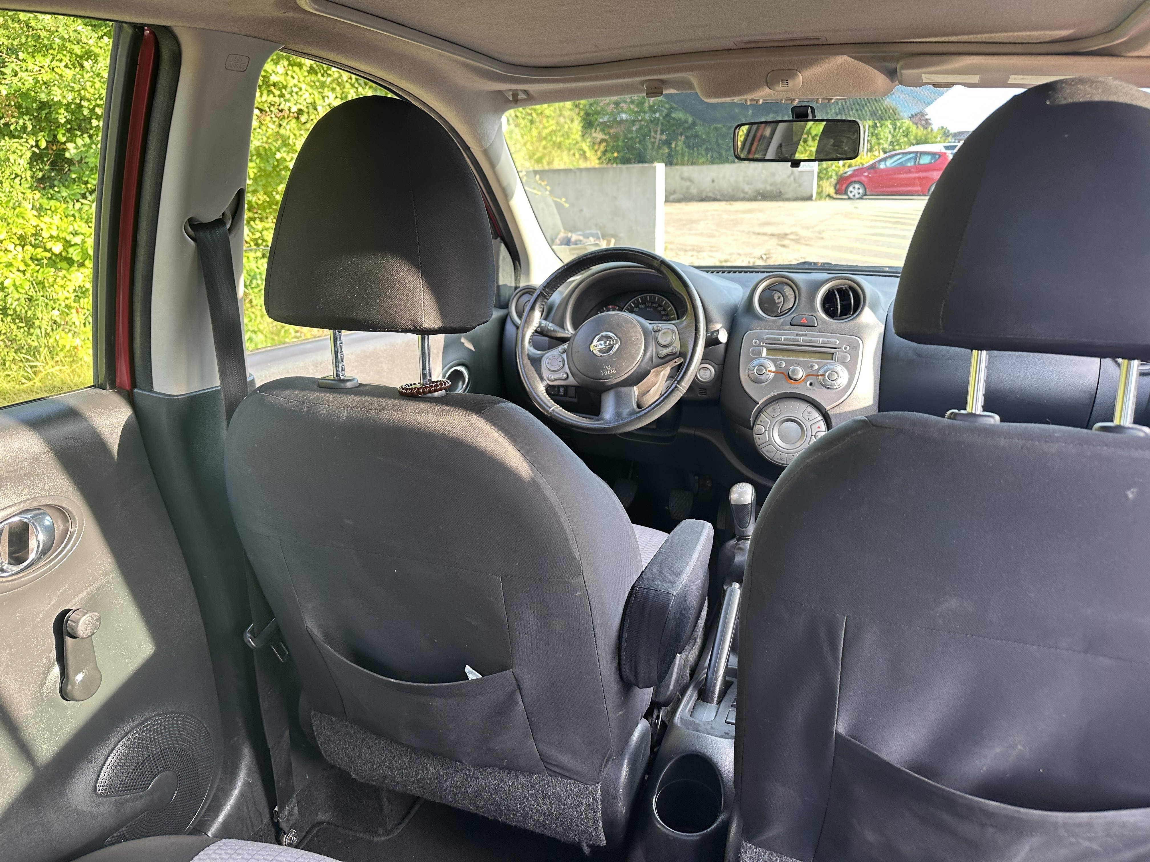 Rød Nissan Micra fra 2012