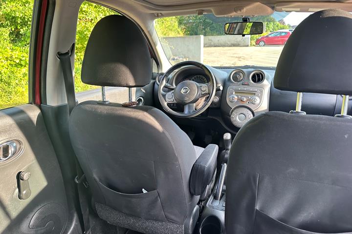 Rød Nissan Micra fra 2012