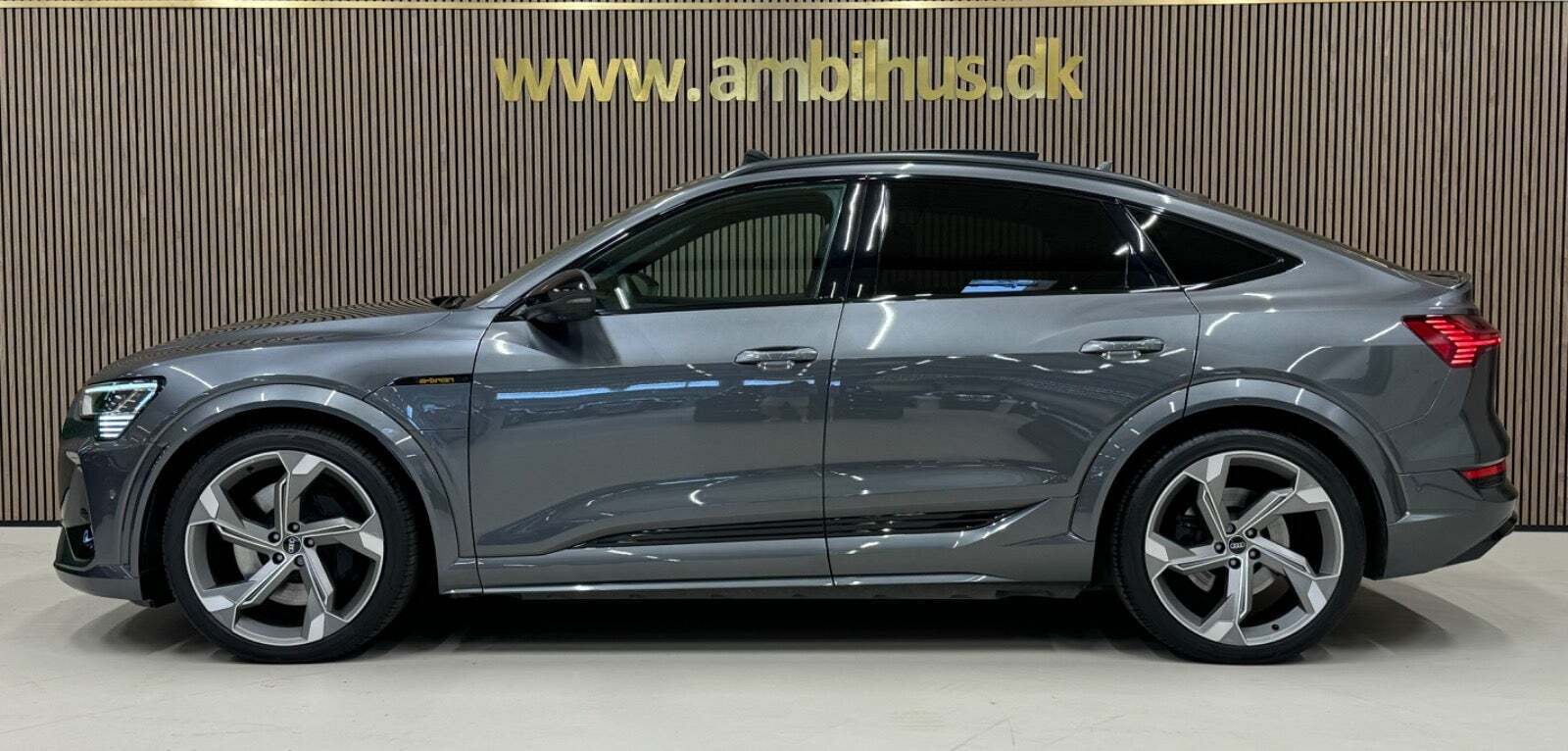 Grå Audi e-tron S fra 2022