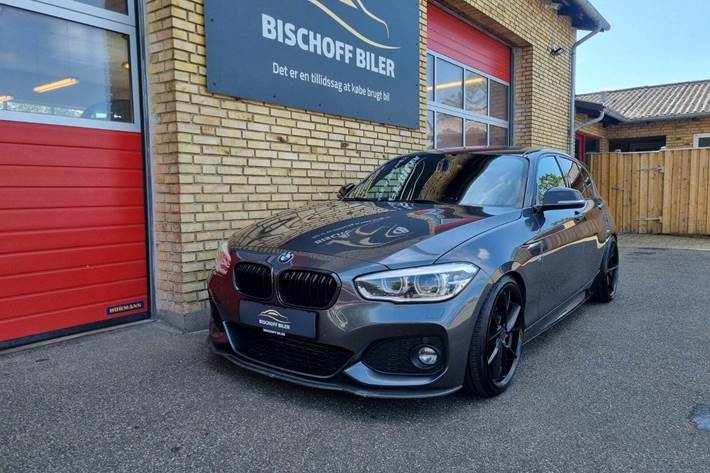 Grå BMW 120d fra 2017 set udefra