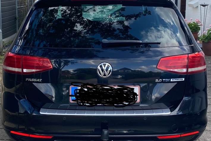 Sort VW Passat fra 2016