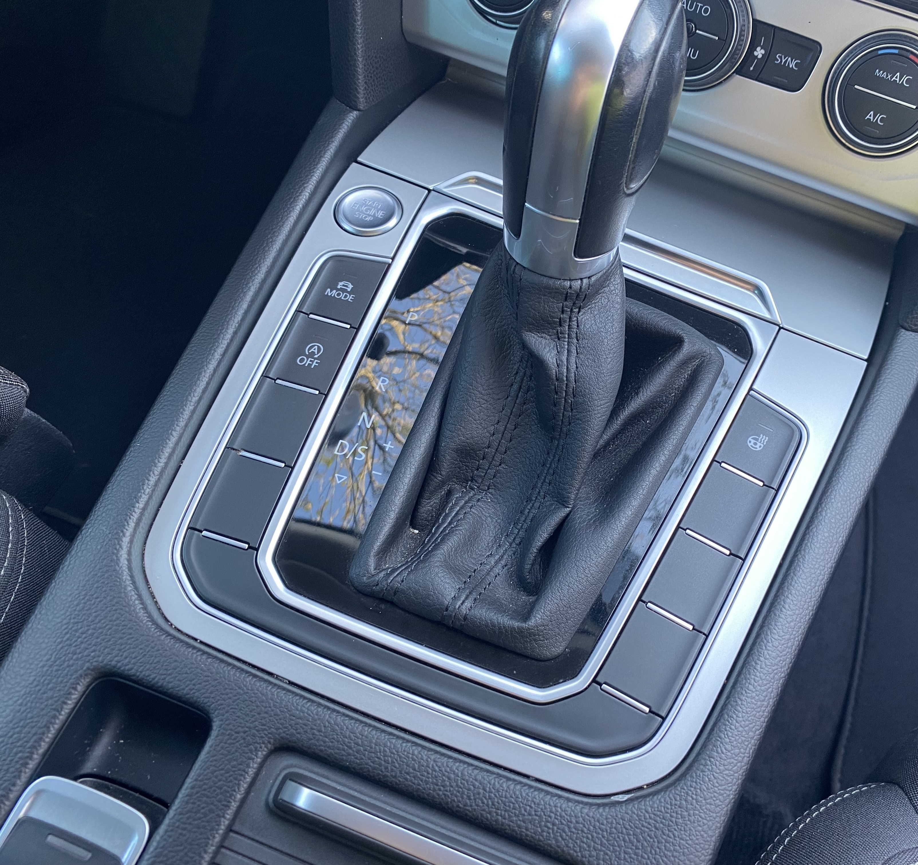 Sort VW Passat fra 2016