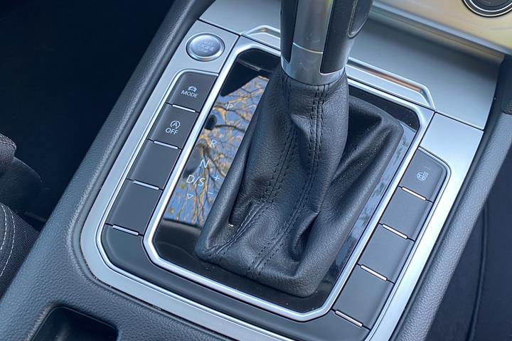 Sort VW Passat fra 2016