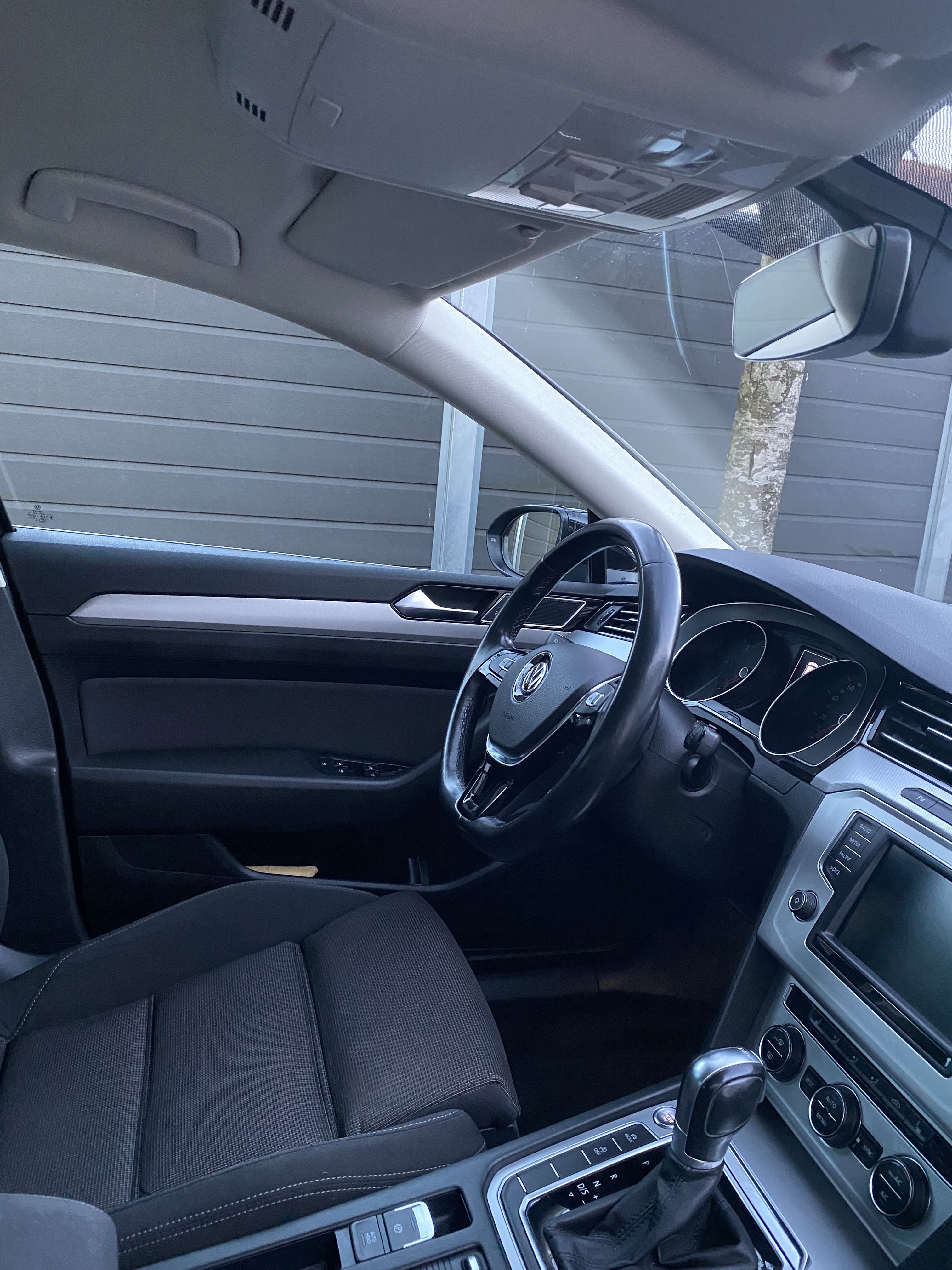 Sort VW Passat fra 2016