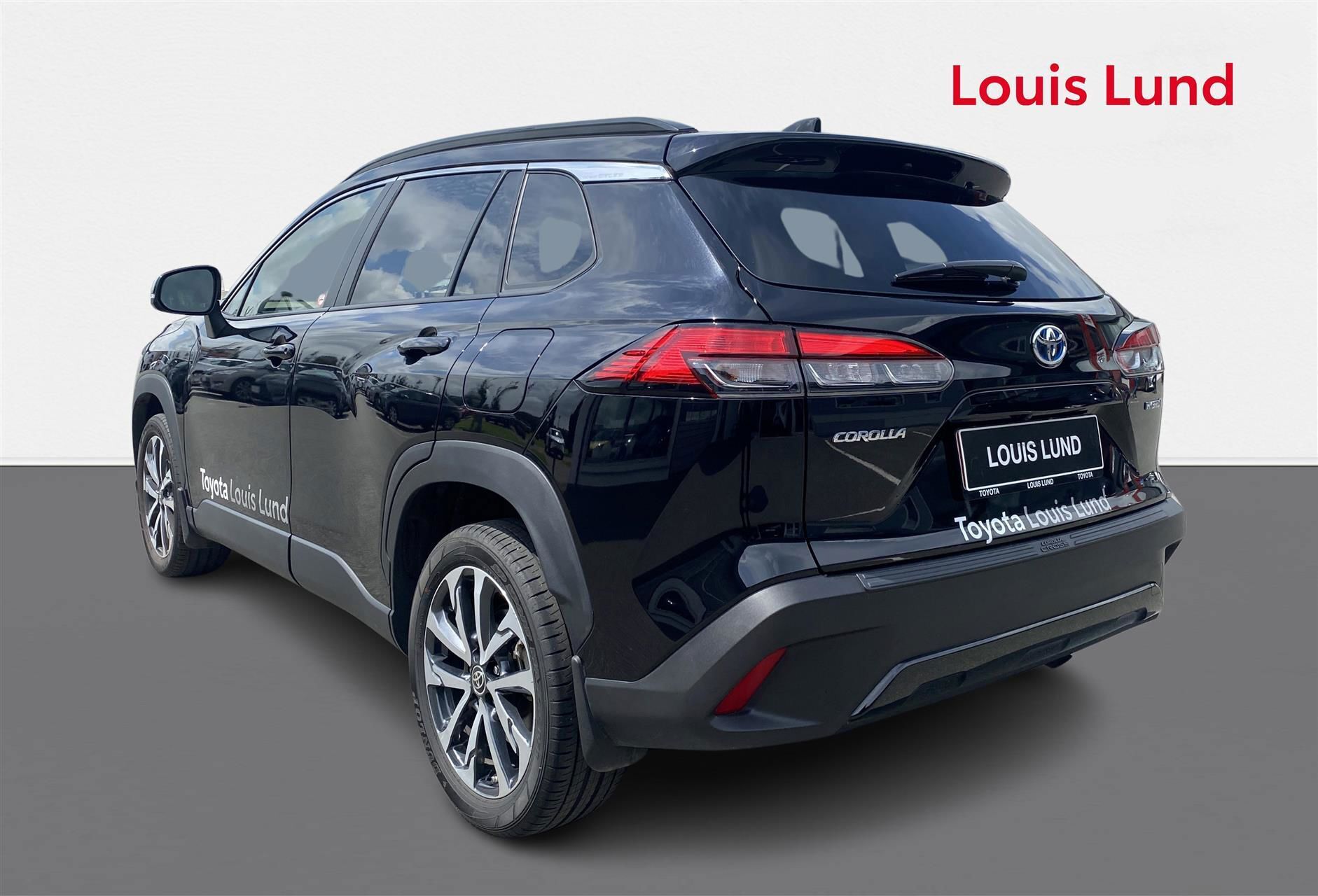 Sort Toyota Corolla Cross fra 2023 set udefra