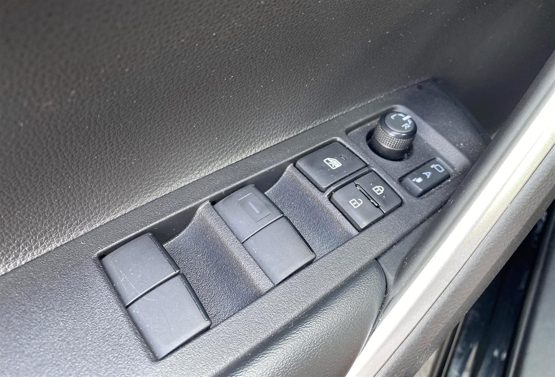 Sort Toyota Corolla Cross fra 2023