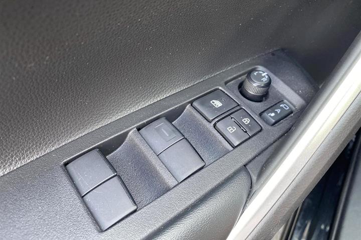 Sort Toyota Corolla Cross fra 2023
