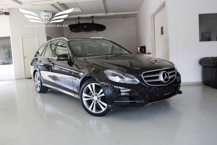 Sort Mercedes E220 fra 2014 set udefra