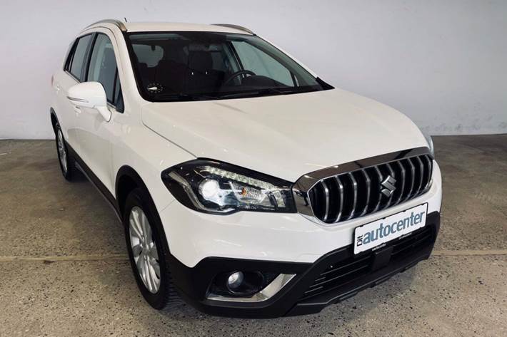 Hvid Suzuki S-Cross fra 2019 set udefra
