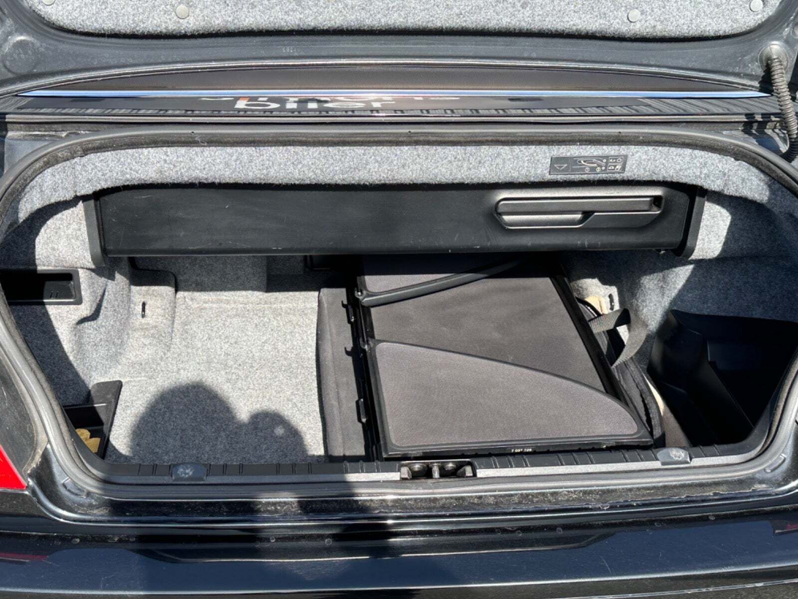 Sort BMW 330Ci fra 2002 set udefra