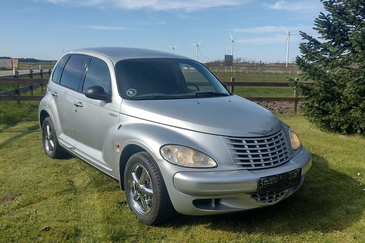 Sølv Chrysler PT Cruiser fra 2000