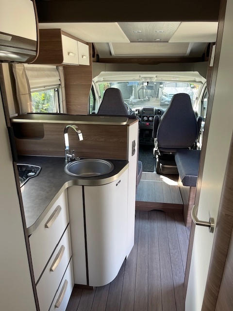 Hvid Fiat Knaus fra 2019