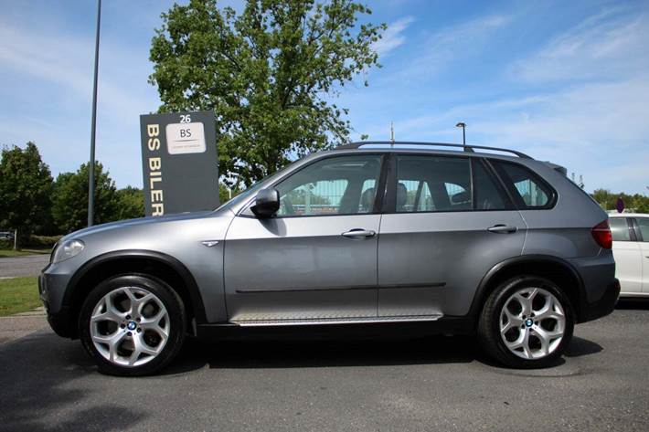 Grå BMW X5 fra 2007