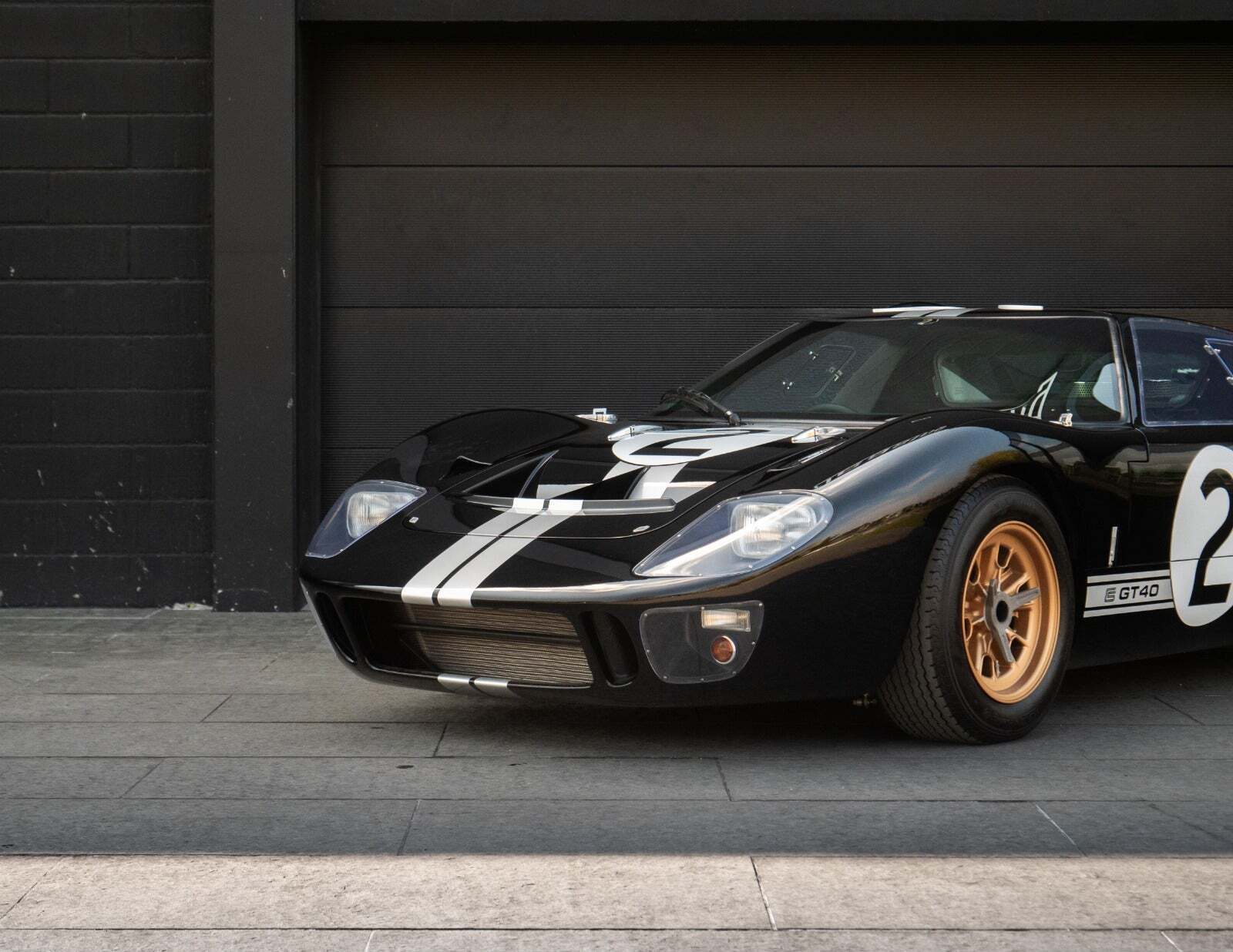 Sort Ford GT40 fra 1966 set udefra