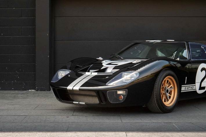 Sort Ford GT40 fra 1966 set udefra