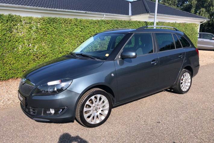 Grå Skoda Fabia fra 2015