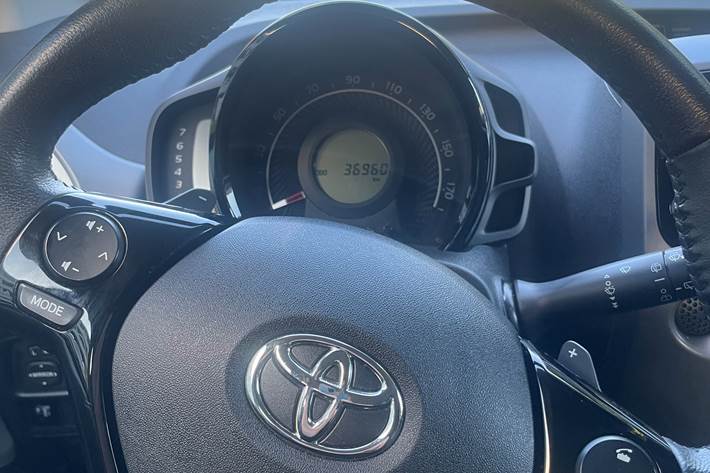 Hvid Toyota Aygo fra 2018