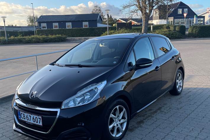 Sort Peugeot 208 fra 2016