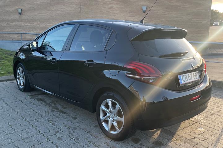 Sort Peugeot 208 fra 2016