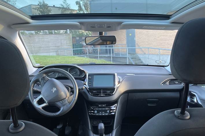 Sort Peugeot 208 fra 2016