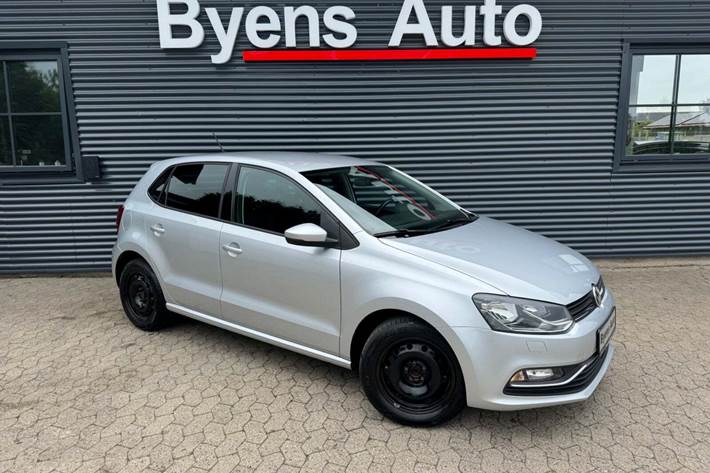 Sølv VW Polo fra 2016 set udefra