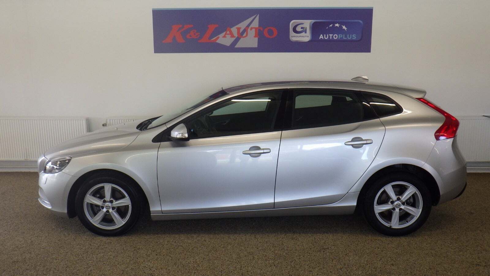 Sølv Volvo V40 fra 2018