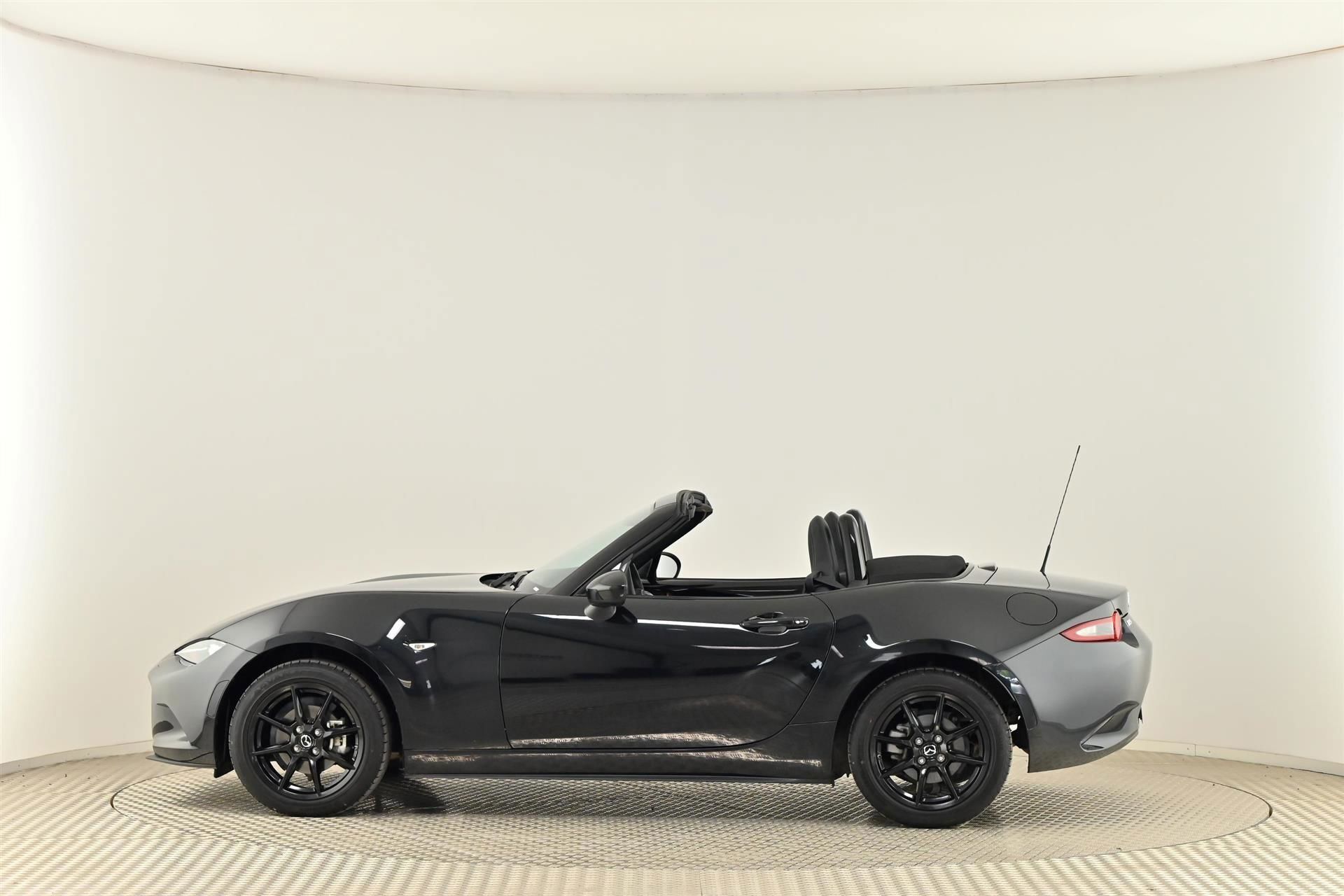 Sort Mazda MX-5 fra 2023
