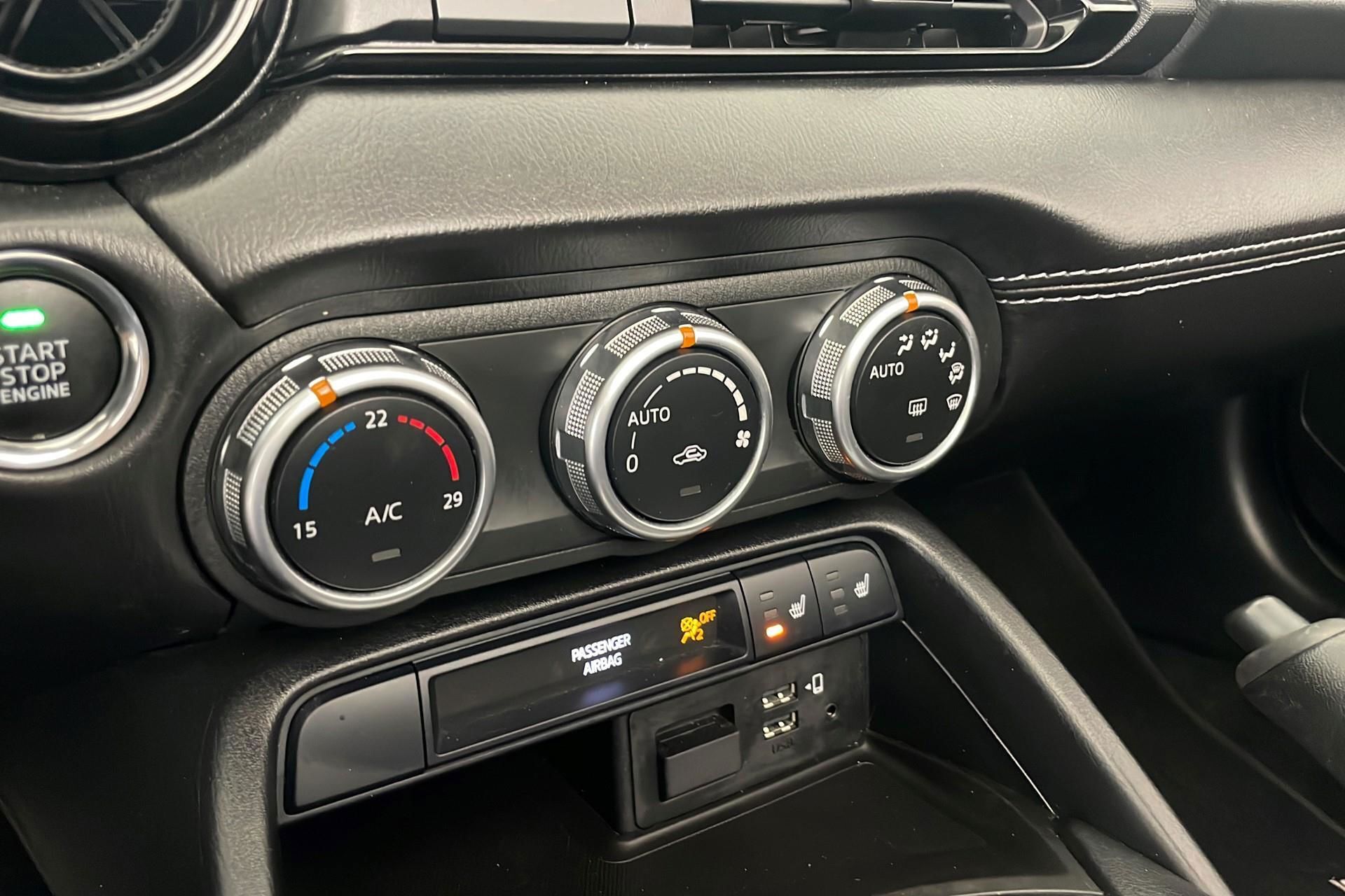Sort Mazda MX-5 fra 2023