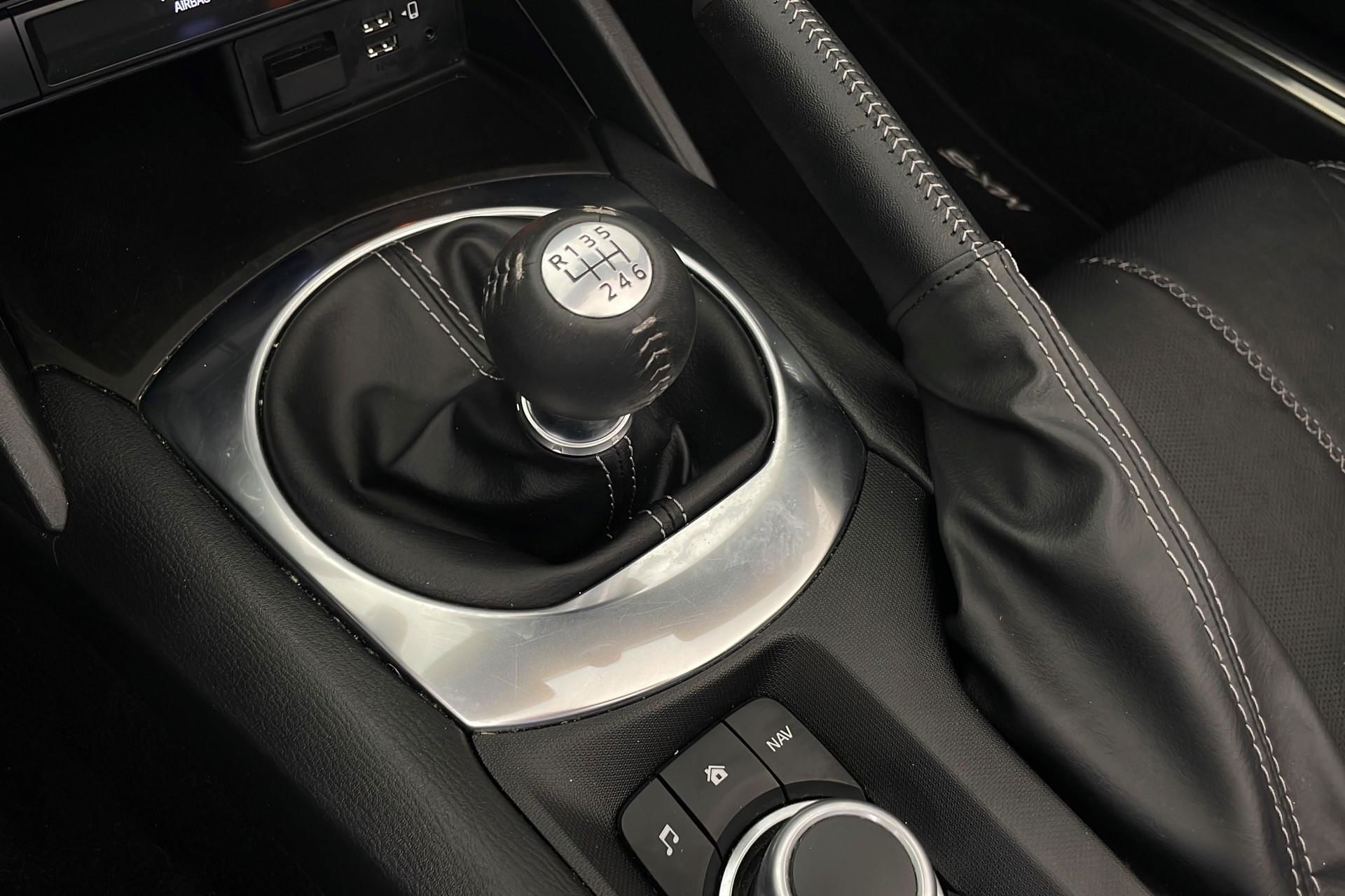 Sort Mazda MX-5 fra 2023