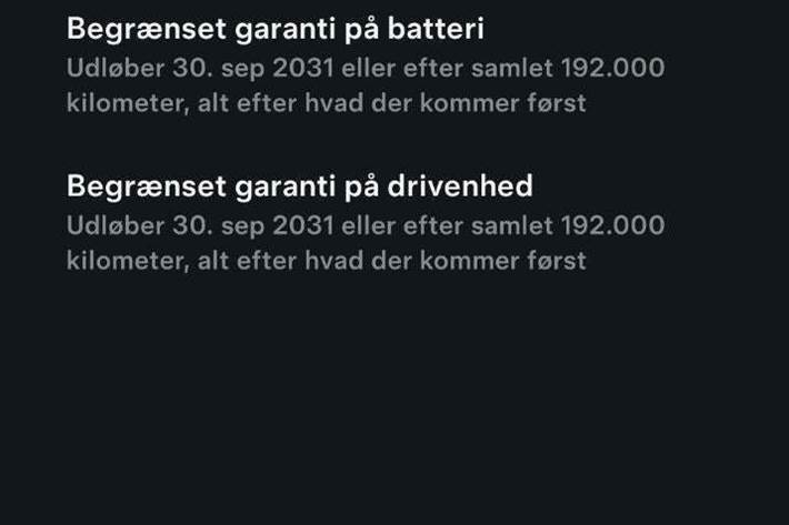 Hvid Tesla Model Y fra 2023