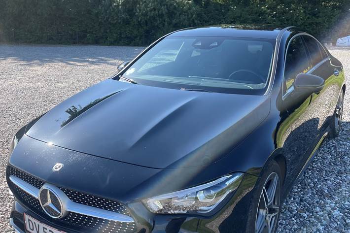 Sort Mercedes 200 fra 2020