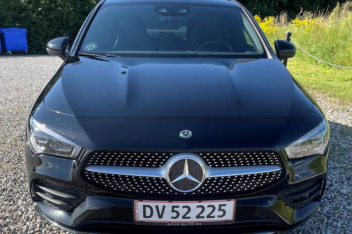 Sort Mercedes 200 fra 2020