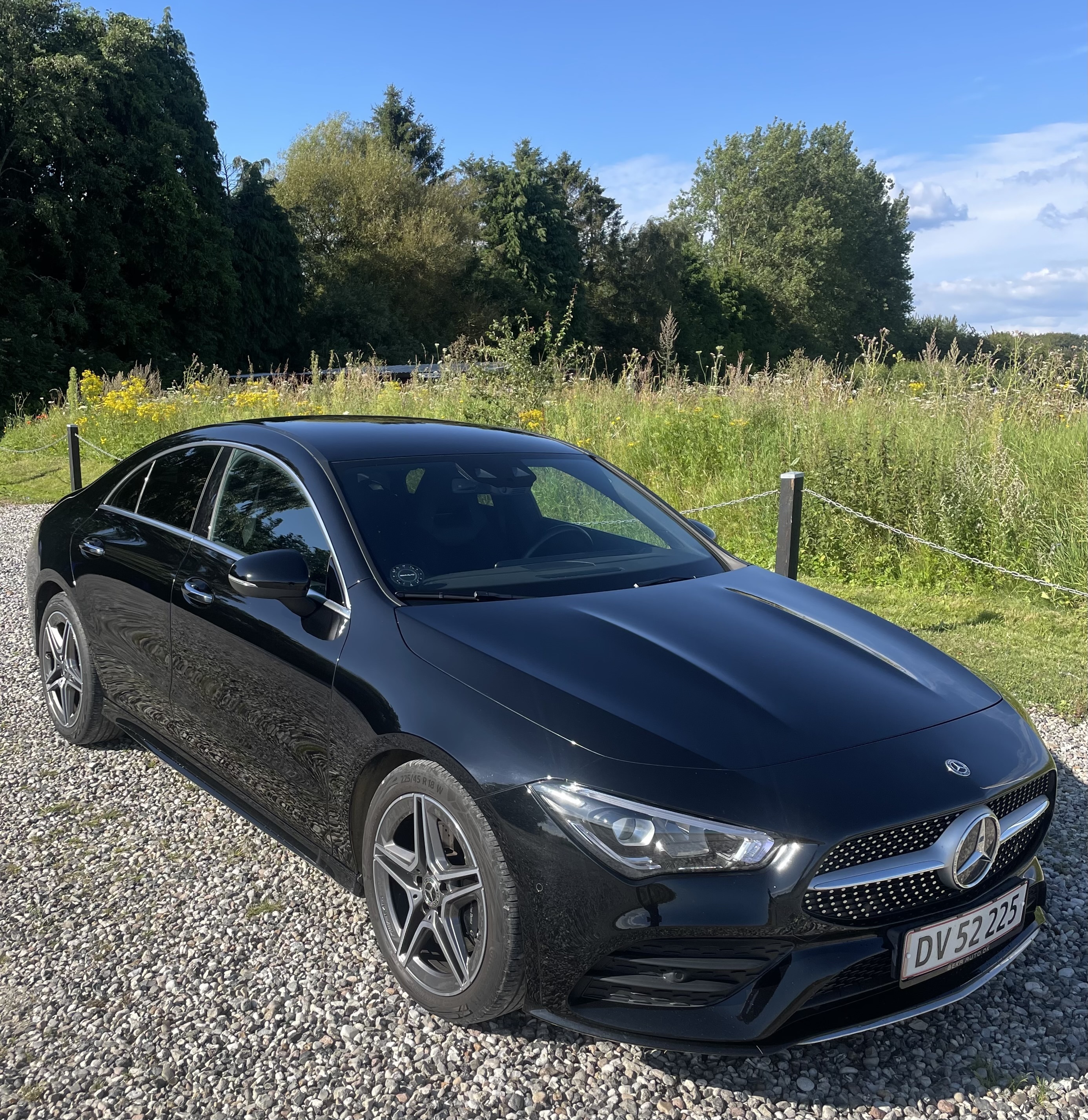 Sort Mercedes 200 fra 2020