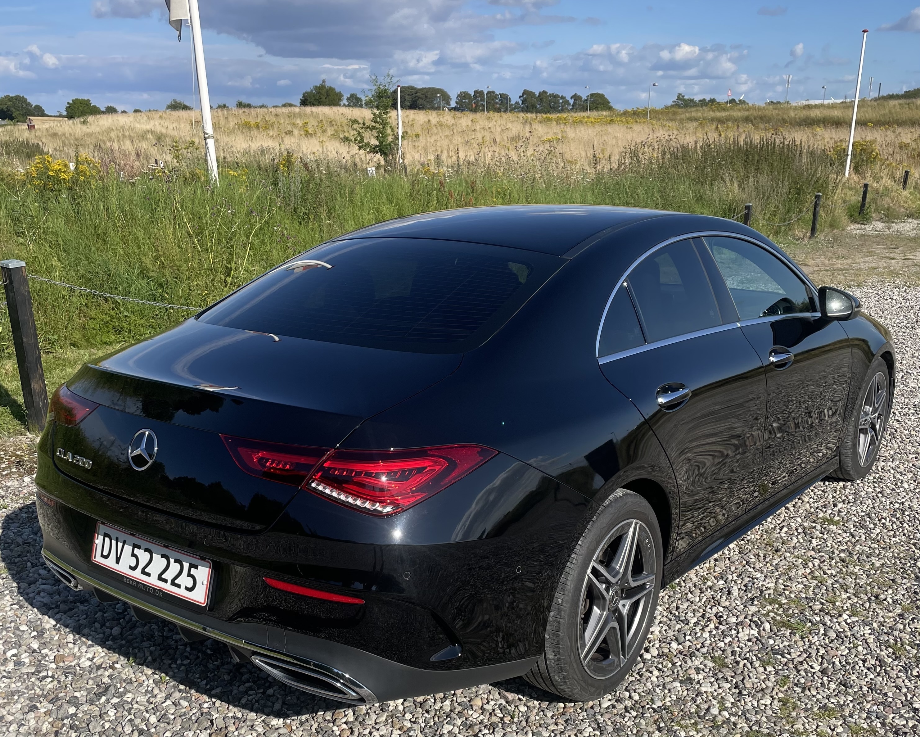 Sort Mercedes 200 fra 2020