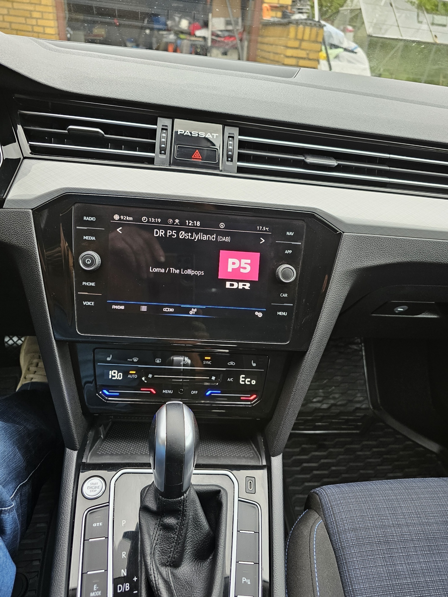 Sort VW Passat fra 2021