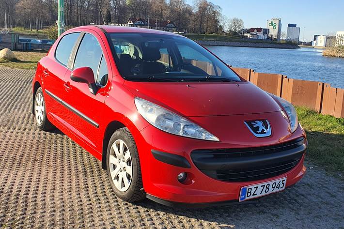 Rød Peugeot 207 fra 2008
