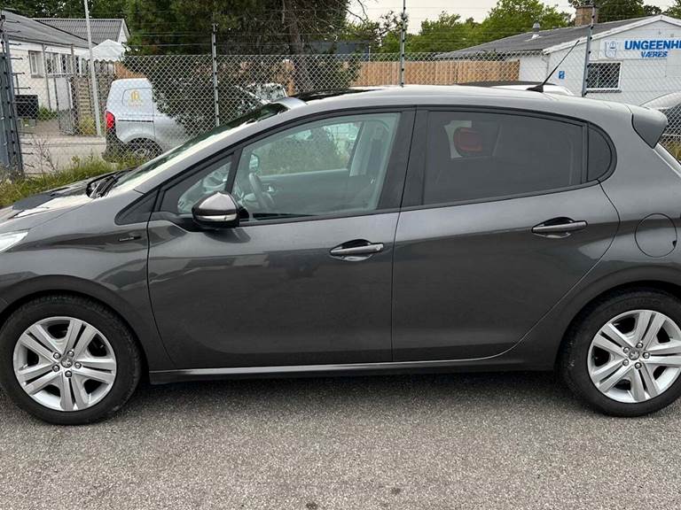 Peugeot 208 1,2 PureTech 82 Signature Sky