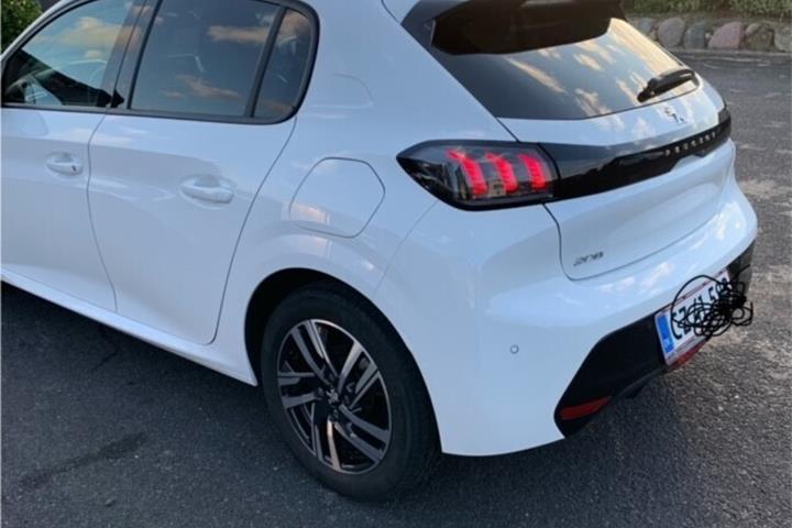 Hvid Peugeot 208 fra 2021
