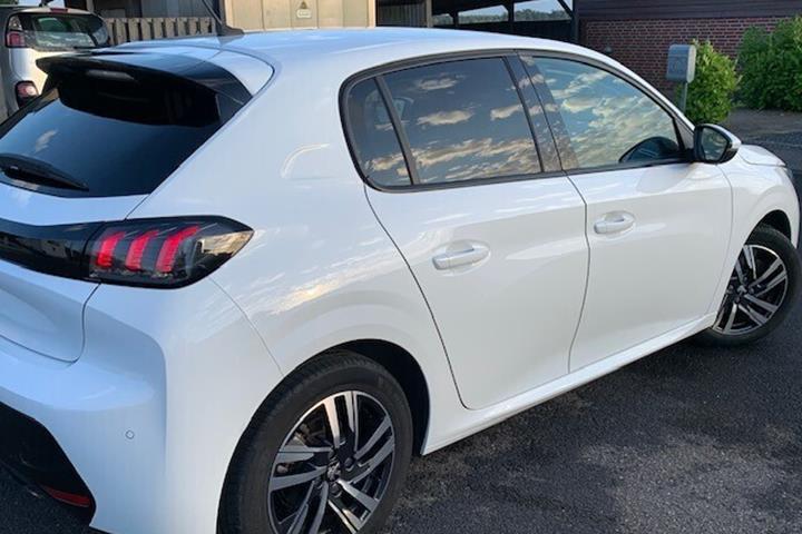 Hvid Peugeot 208 fra 2021
