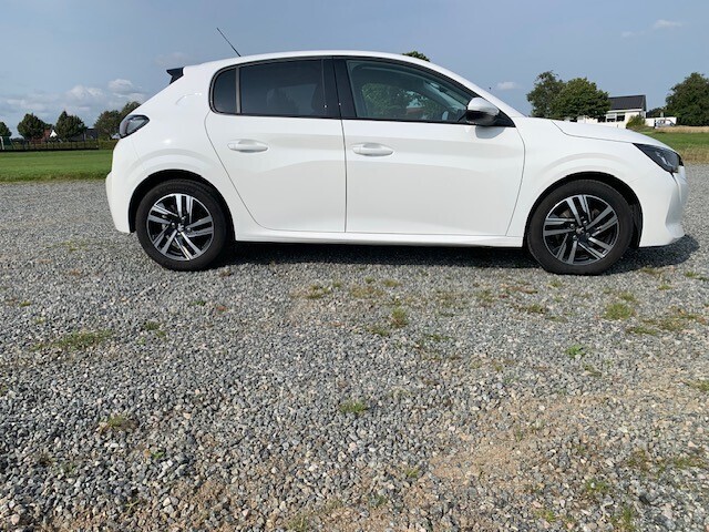 Hvid Peugeot 208 fra 2021