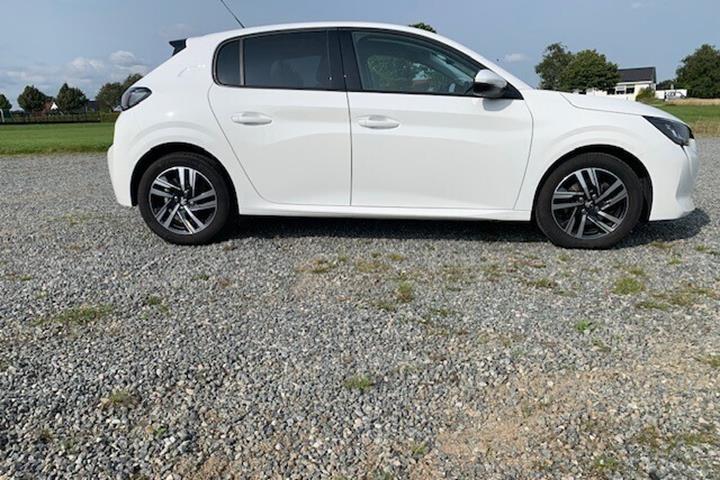 Hvid Peugeot 208 fra 2021