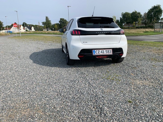 Hvid Peugeot 208 fra 2021