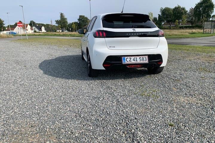 Hvid Peugeot 208 fra 2021