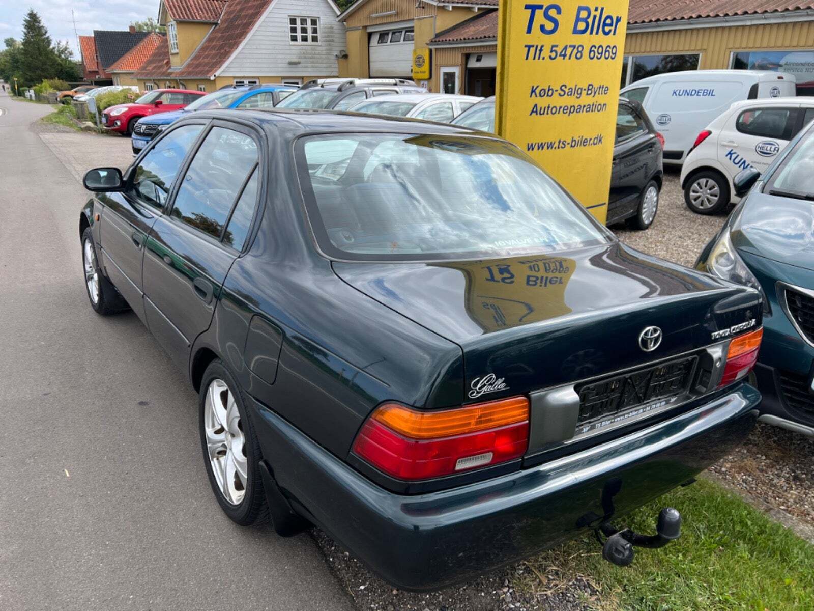 Grøn Toyota Corolla fra 1995