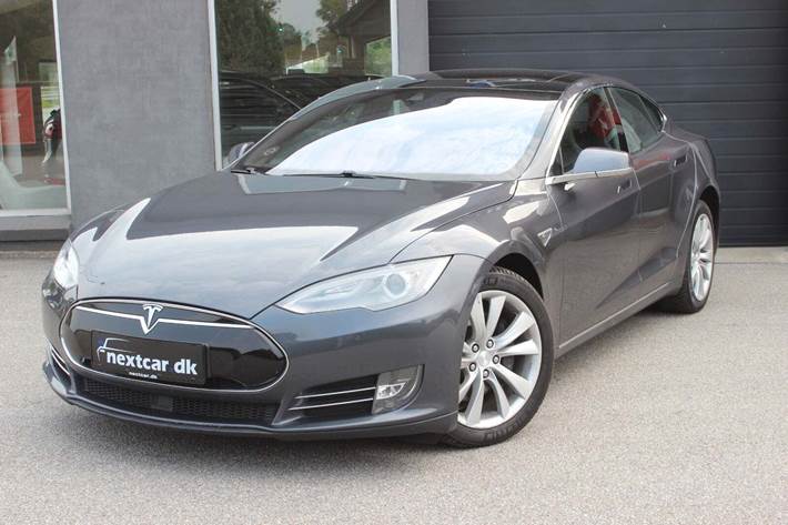 Grå Tesla Model S fra 2016