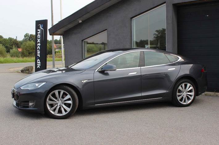 Grå Tesla Model S fra 2016