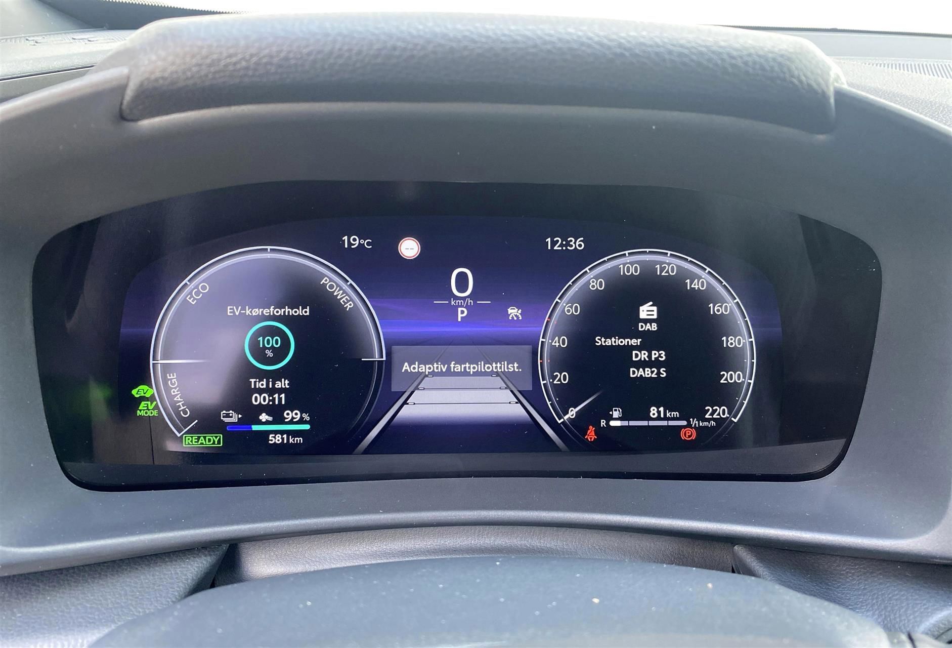 Grå Toyota C-HR fra 2024