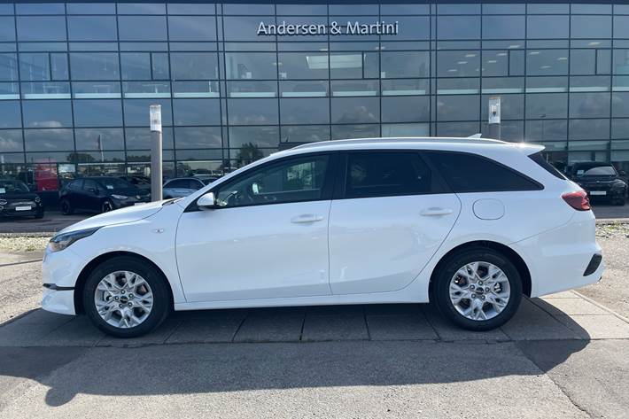 Hvid Kia Ceed fra 2023