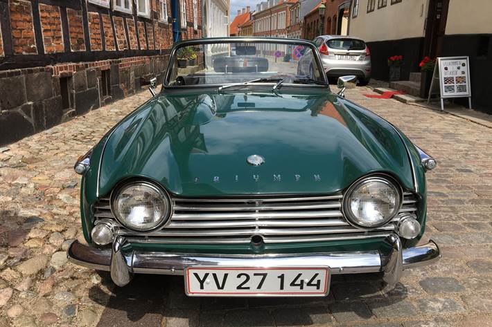 Grøn Triumph TR4A fra 1967